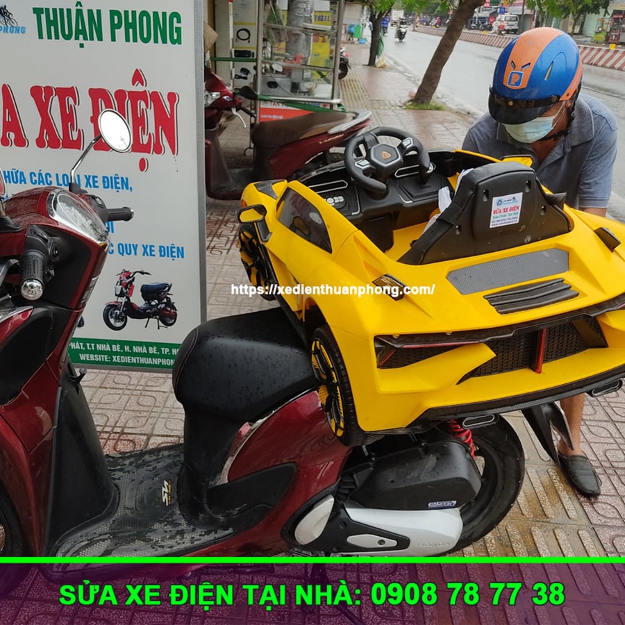 Phụ huynh hoàn toàn yên tâm với dịch vụ sửa xe điện trẻ em tại nhà Quận 7 của Thuận Phong, thợ giỏi, uy tín, tận tâm.