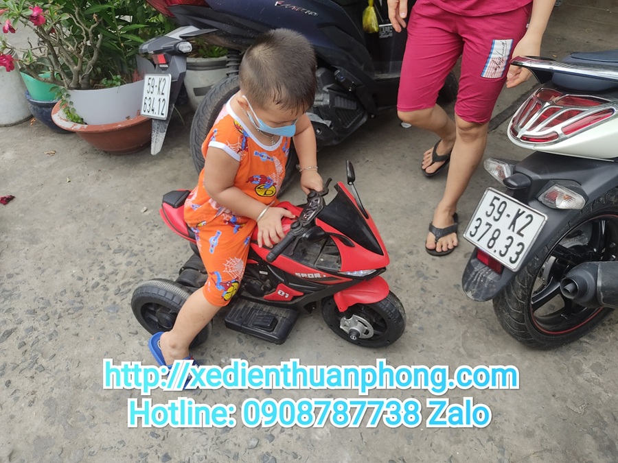 Dịch vụ sửa xe điện trẻ em tại nhà Quận 7 được nhiều phụ huynh tin tưởng nhờ tay nghề kỹ thuật cao.