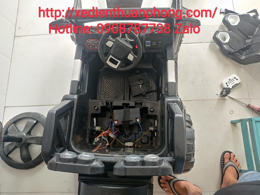 Cuối tuần mà xe bé im re là hiểu liền, hết điện rồi đó, alo Thuận Phong thay bình mới cho bé đi dạo nhé