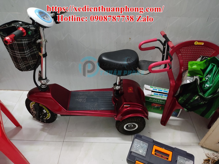 Nhà có xe điện trẻ em, nhớ kiểm tra pin định kỳ nha, hết điện thì alo Thuận Phong, thợ đến liền, bé lại có xe đi dạo