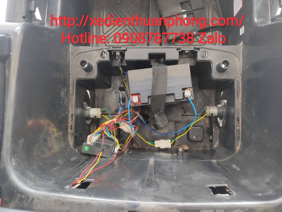 Các bé mê lái xe mà pin yếu là mặt xị liền