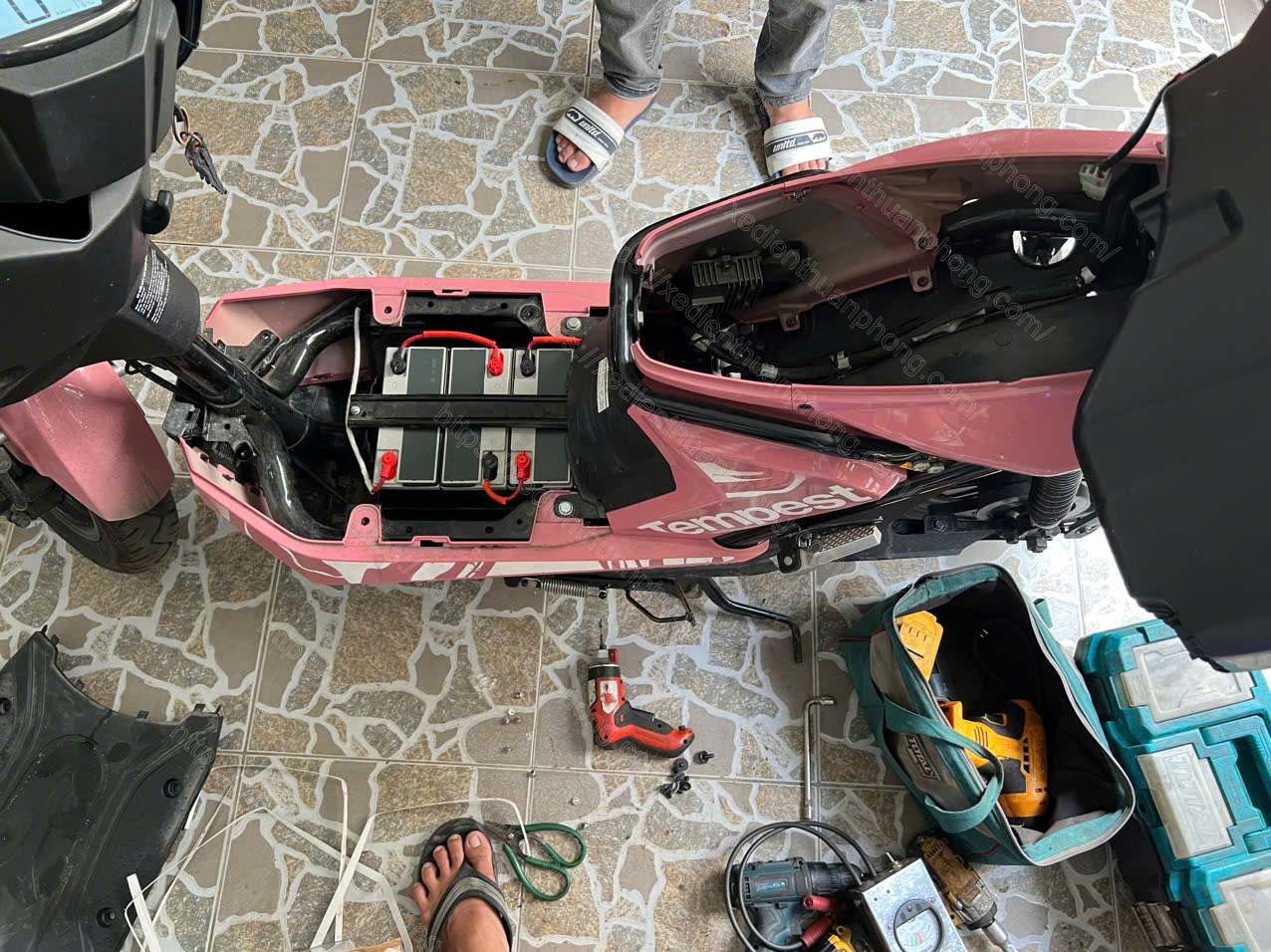 Sửa xe máy điện tại nhà Nhà Bè có bảo hành tận nơi, an tâm sử dụng